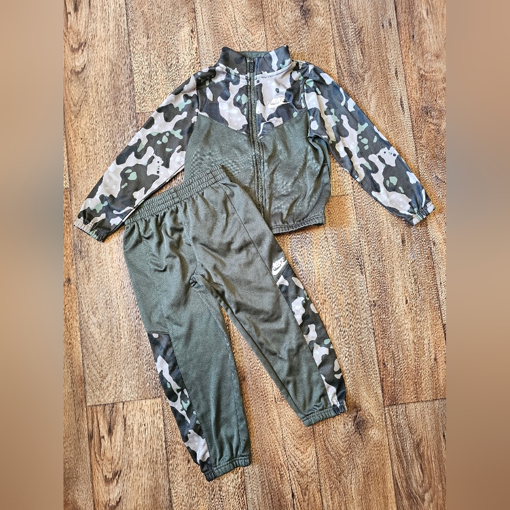 Boys size 7 Nike Camo Dri-Fit Full Zip Jacket & Joggers Matching Track Set